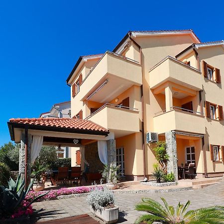 Apartments Omanovic Čižići 外观 照片