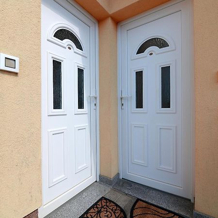 Apartments Omanovic Čižići 外观 照片