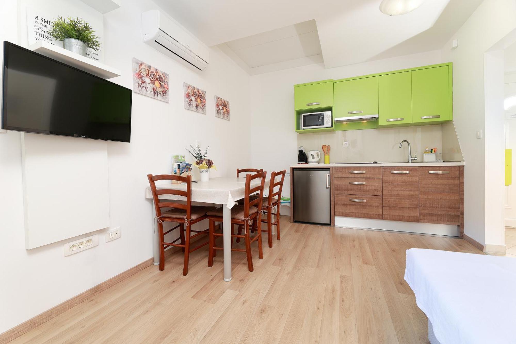 Apartments Omanovic Čižići 外观 照片